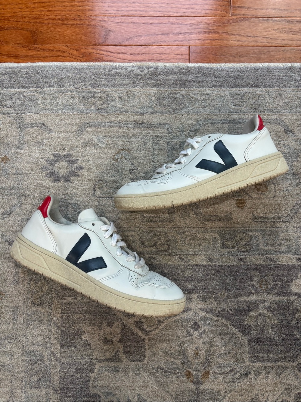 VEJA V-12 Leather Sneakers Size EU 40 (US 9)